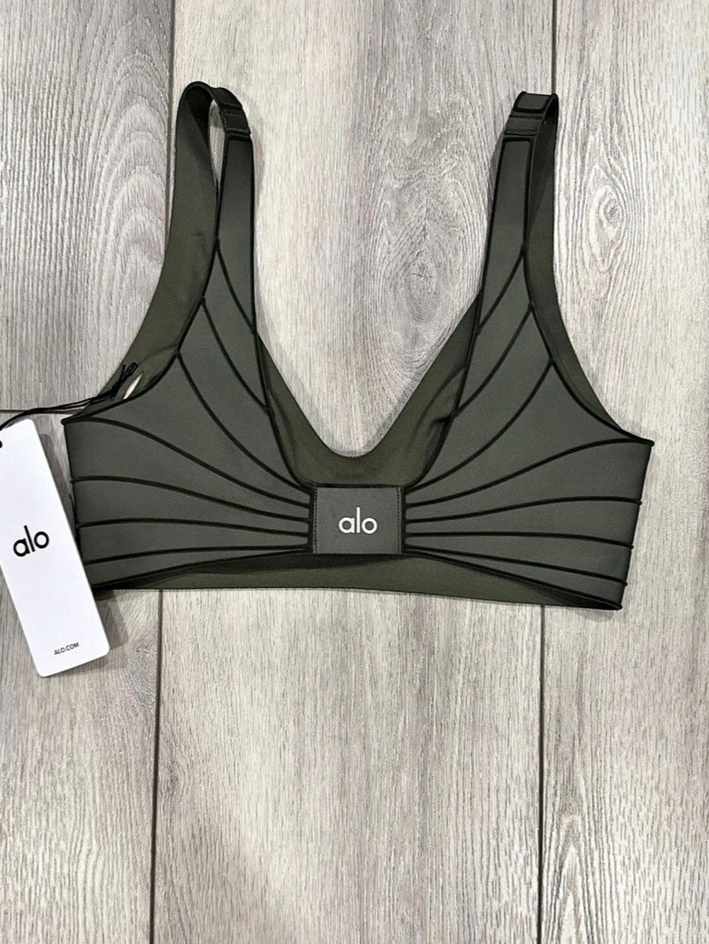 alo Airlift Lotus Bra Green Small NWT - Picture 7 of 9